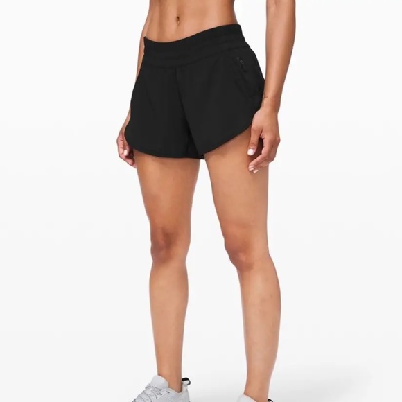 Lululemon Black Hotty Hot Low-Rise Short 4’ - Picture 2 of 4